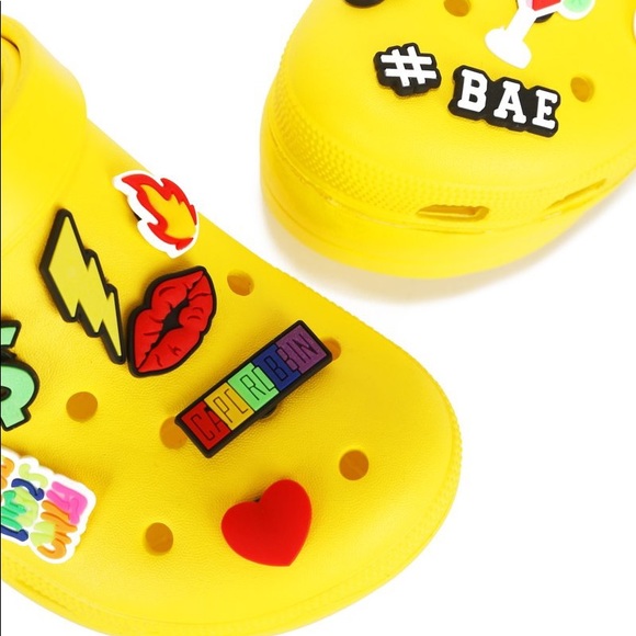 Lush Yellow Wedge Slide ons! 🟡 🐊 - Picture 4 of 4